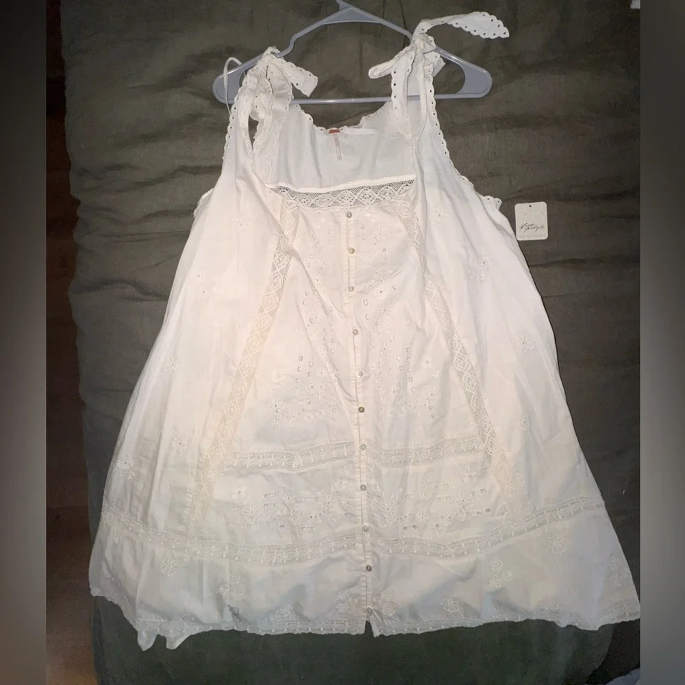 Free people white dress, Size Large, new with tags - Picture 2 of 3